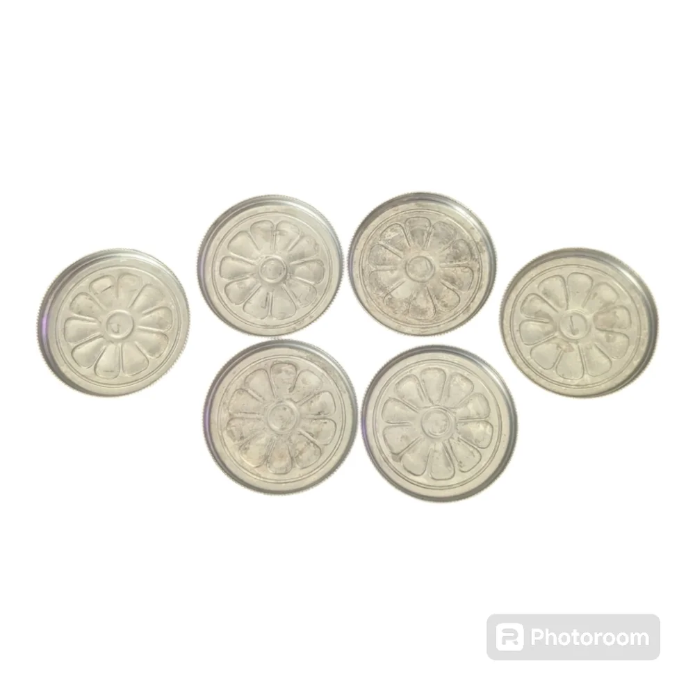 Vintage Retro Cast Aluminum 6 Metal Drink Daisies Coasters & Caddie Set